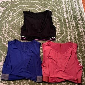 Women's Fabletics Sleeveless Twist Front Crop Tank Tops